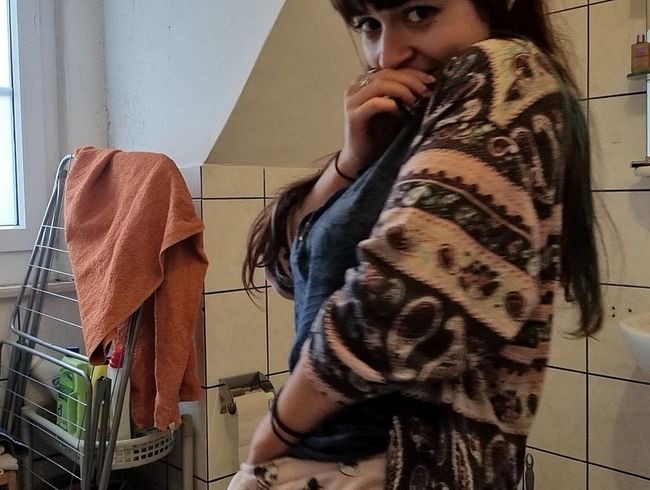 NASSE ANGELEGENHEIT - feucht im fremden Badezimmer