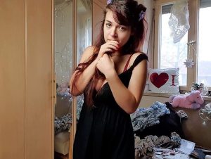 LinaWinter Porno Video: Mein 2. VIDEO – Fast ERWISCHT! Private Einblicke