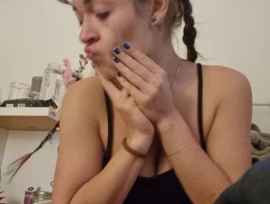 LinaWinter Porno Video: NIPPELKLEMME ZWECKENTFREMDET - wo gehört das sonst hin?